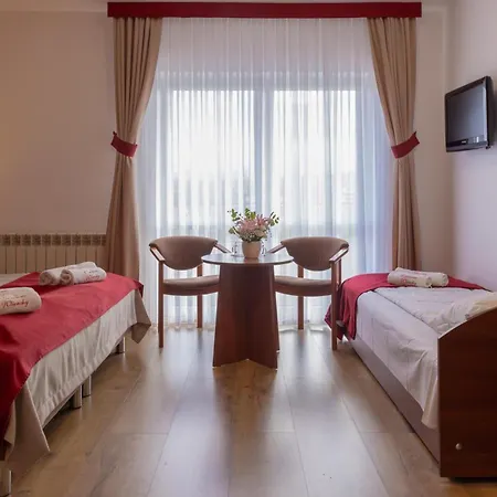 Bed & Breakfast Czerwone Wierchy - Przy Stoku Narciarskim - Sauna I Jacuzzi Wliczone W Cene Pobytu